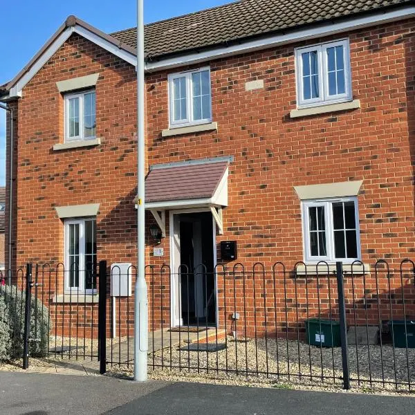 Stunning Large Detached Gloucester, 4 beds, 3 bedroom, 2 bathroom property, Nr Chelt, The Docks and Quays sleeps 6, hotel v destinaci Gloucester