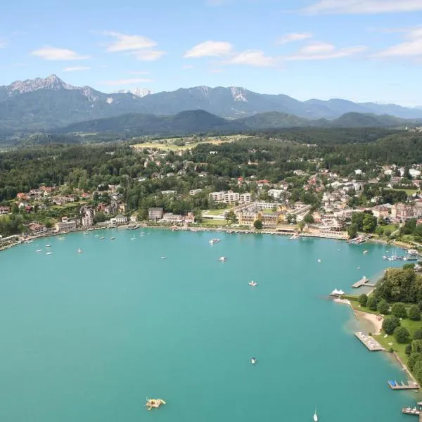 Apartment inklusive Parkplatz, hotel v Velden am Worthersee