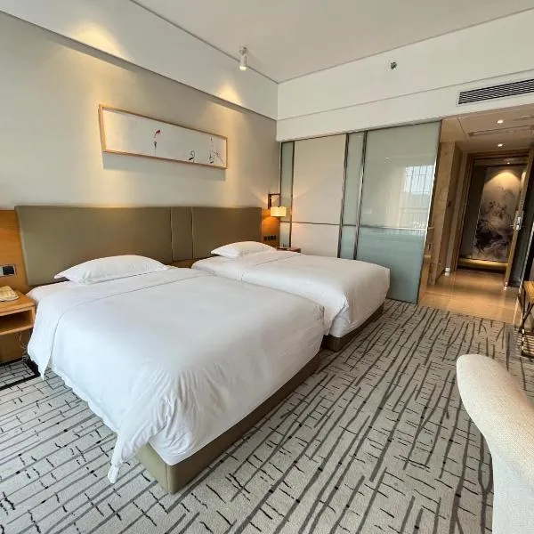 Guangzhou Nanhong Ausotel Hotel: Nansha şehrinde bir otel