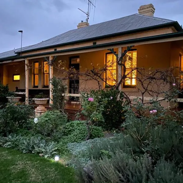 Wonga - A secluded oasis in the heart of Parkes, hotel in Parkes