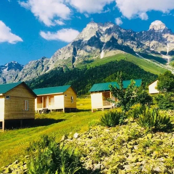 Ushba Cottages, hotel Tvebishi városában 