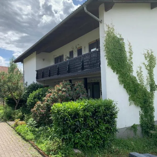 Ferienzimmer - Mespelbrunn, hotel v destinaci Mespelbrunn