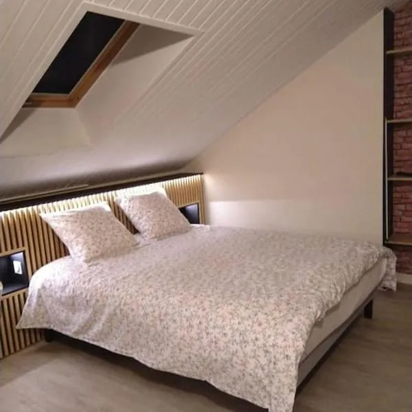 Superbe studio en résidence rue de courcelles, hotel in Arbois