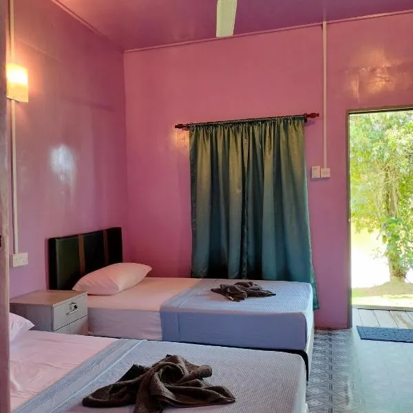 Osman homestay, hotel in Sukau