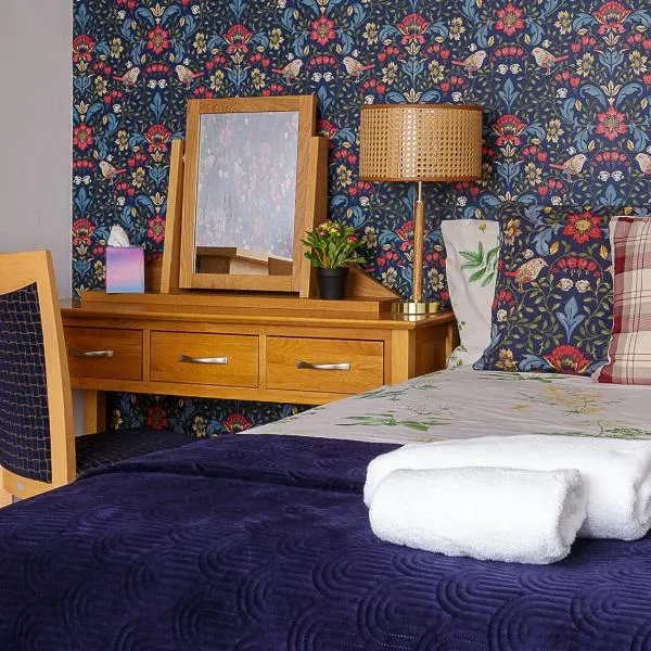 Blue Sparrow House - parking, hotel in Portsmouth