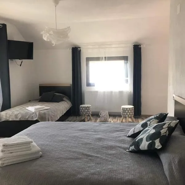 camere de închiriat livada cu meri, hotel in Căpăţîneni-Ungureni