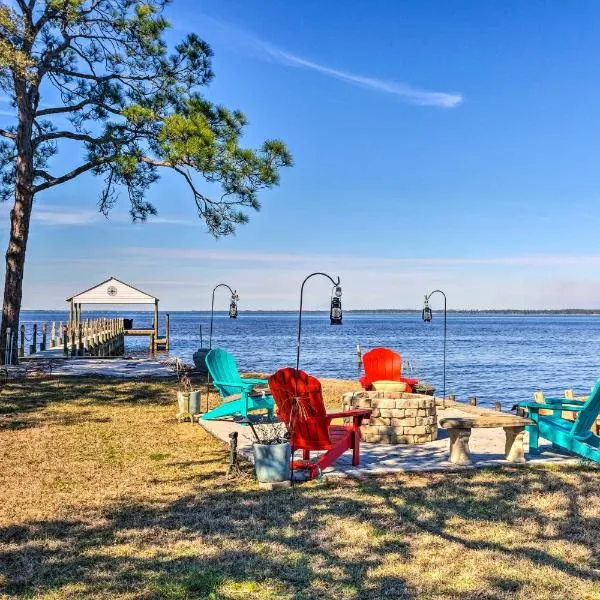 East Bay Vacation Rental with Dock!, hotel a Navarre