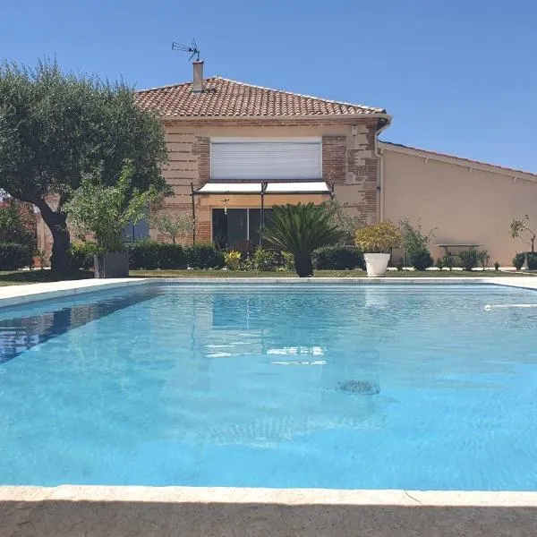 Gîte l'Oustal d'Adèle proche Canal du Midi et Moissac: Saint-Nicolas-de-la-Grave şehrinde bir otel