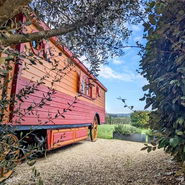 Roulotte chez Manon en Luberon – hotel w mieście Lagnes