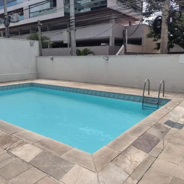 Apartamento Praia do Forte Familiar com piscina – hotel w mieście Škorak