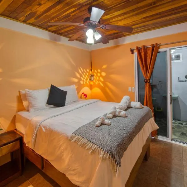 Jungles Edge Hotel, Jiu Jitsu, Muay Thai Retreat Center, hotel en Nosara