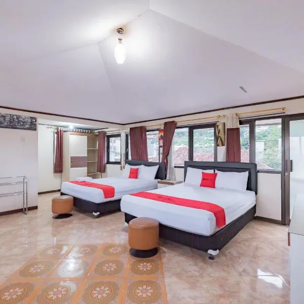 ๋ ๋ฐฉ์ ์์นํ ํธํ
RedDoorz near Cikole Lembang