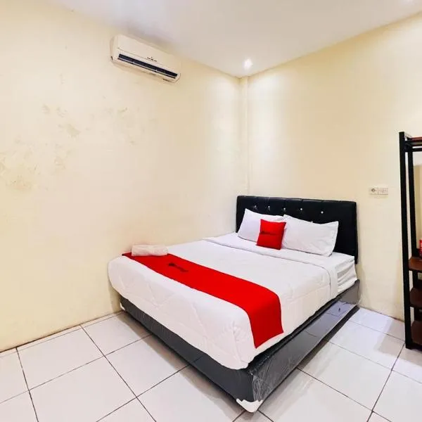 RedDoorz near Alun Alun Sidoarjo, hotel v mestu Sidoarjo