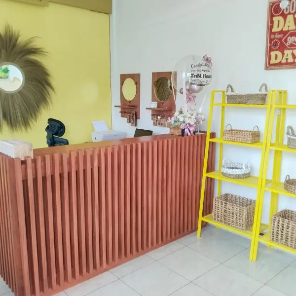 InN House Homestay, hotel v destinaci Dadapan