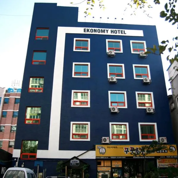 Ekonomy Hotel, hotelli kohteessa Yeongam