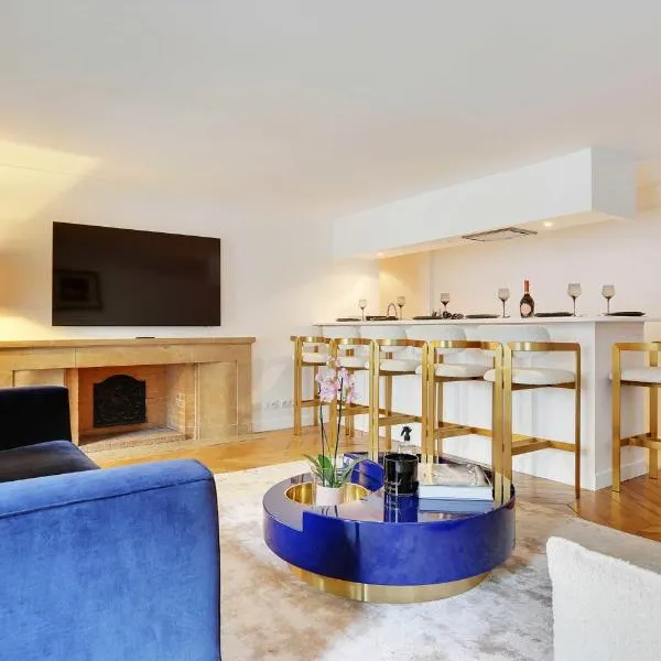 Amazing apartment 2BR4P avenue Montaigne Triangle d'Or