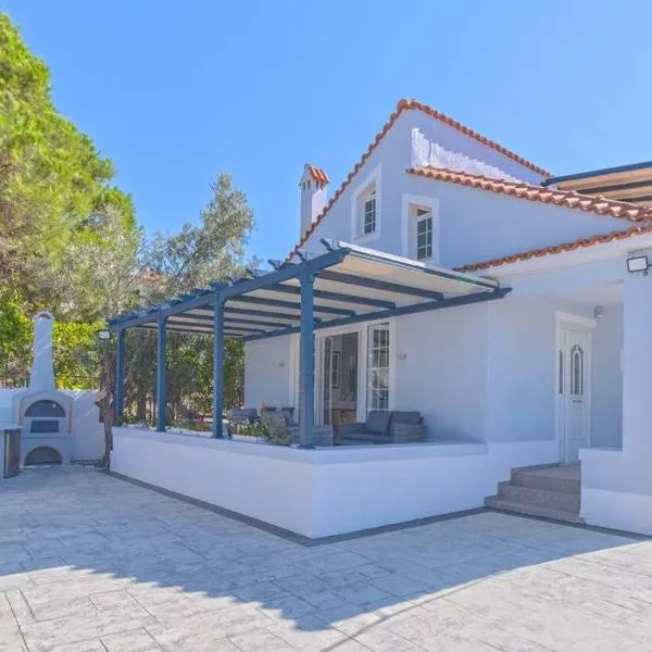 Lefkathia Beach Villa - Gated Beach-Front Private Villa at Lefkathia Beach, Chios!, hotel in Volissos