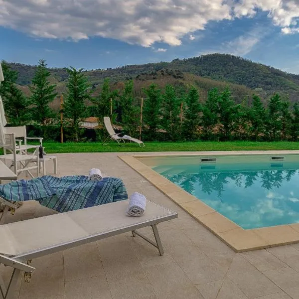 Villa Cristina modern farmhouse with Private Pool, hotel v destinaci Monsagrati