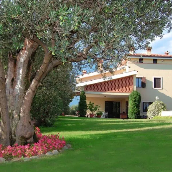 AGRITURISMO MELOGRANO D'ORO, hotel v destinaci Bardolino