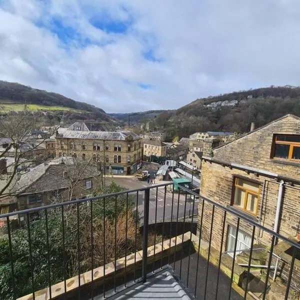 Beautiful 2 bedroom with patio and amazing views, hotel v destinaci Hebden Bridge