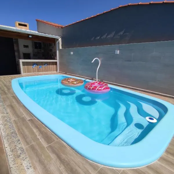 Casa de Praia com Piscina por Temporada Orla 500 Unamar Cabo Frio RJ โรงแรมในAngelim