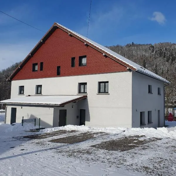 Appart Le Cerf 4 étoiles 74m2, hotel v destinácii Cornimont