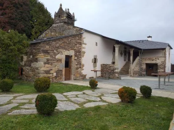 CASA DE ALDEA VAL DOS SOÑOS, hotel in Luaces