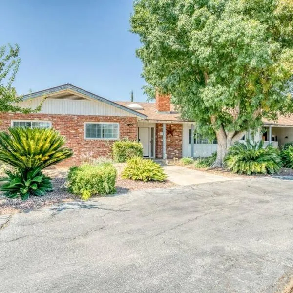 X-Large Spacious Deluxe House Fastest Wi-Fi, hotel in Fresno