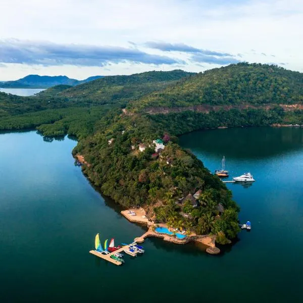 Marina del Sol Resort & Yacht Club, hotel di Busuanga