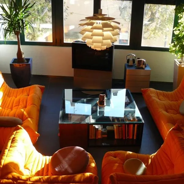 LOFT A RODA DE BERÀ, hotel Roda de Barában