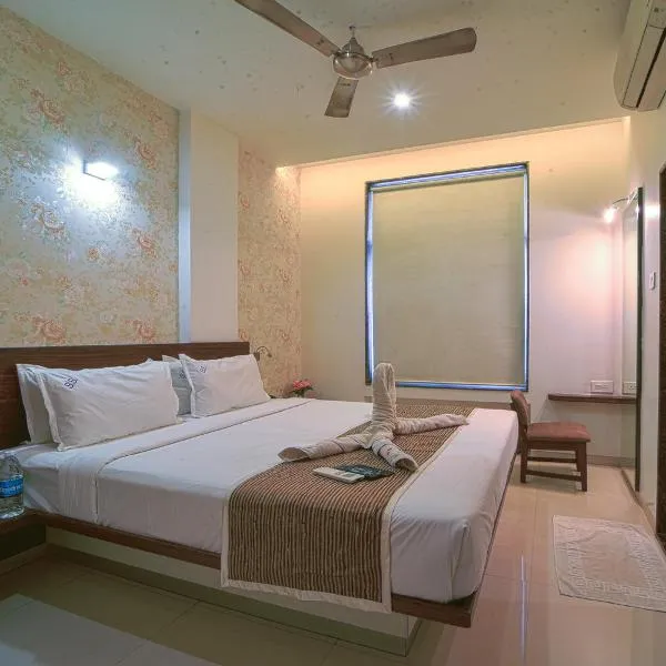 Hotel Sri Sri Executive, Kolhapur - 5 Min Away From Mahalaxmi Temple, hotel in Wadgaon