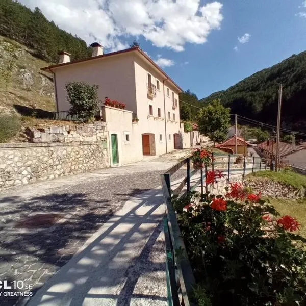 Casa Pie' di Monte, hotel v destinaci Bisegna