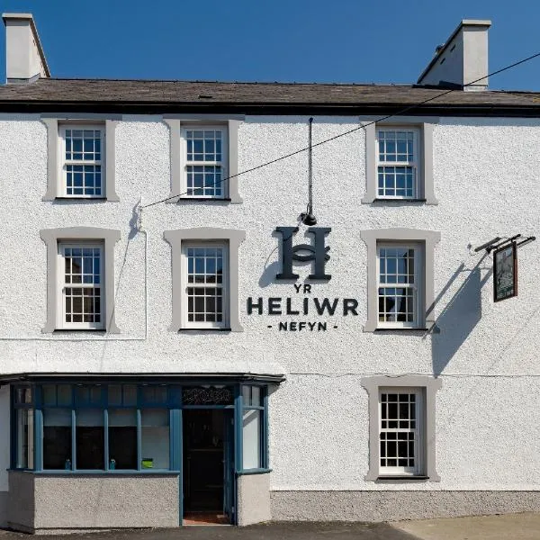 Tafarn Yr Heliwr, hotel a Pwllheli