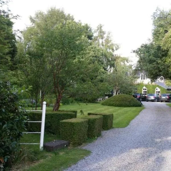 The Old Goathouse, hotel en Kildare