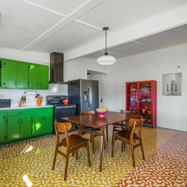 Wonder Valley Green House - Near Joshua Tree National Park, hotel in Twentynine Palms