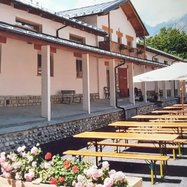 Lunga Via Delle Dolomiti, hôtel à Calalzo di Cadore