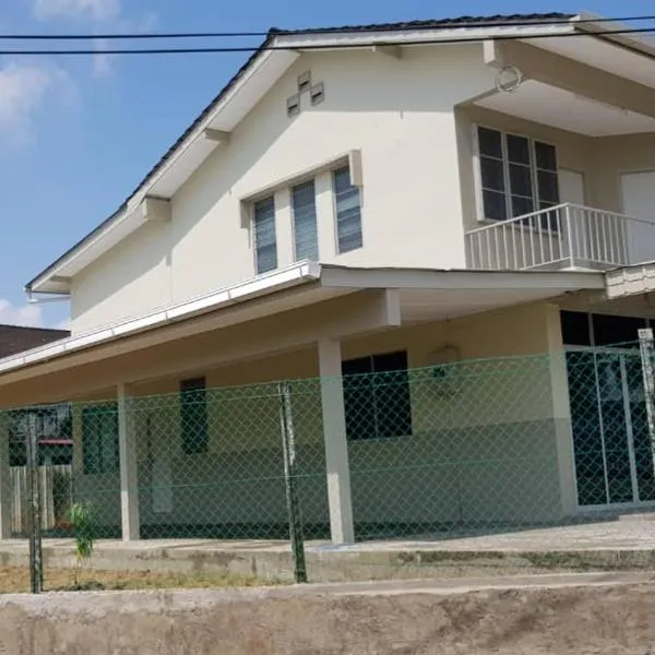 J & I Homestay B 3 Person with shared bathroom, hotel v mestu Sibu