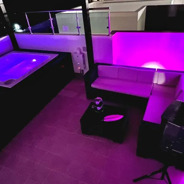 Magnificent Pent House w/Jacuzzi, hotel v destinaci Santiago de los Caballeros
