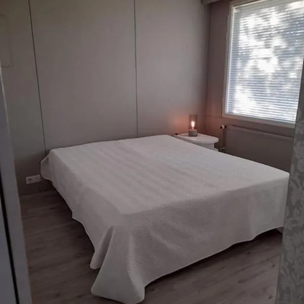 Huoneisto noin 55m2 perusvarustein., hotel em Knivsund