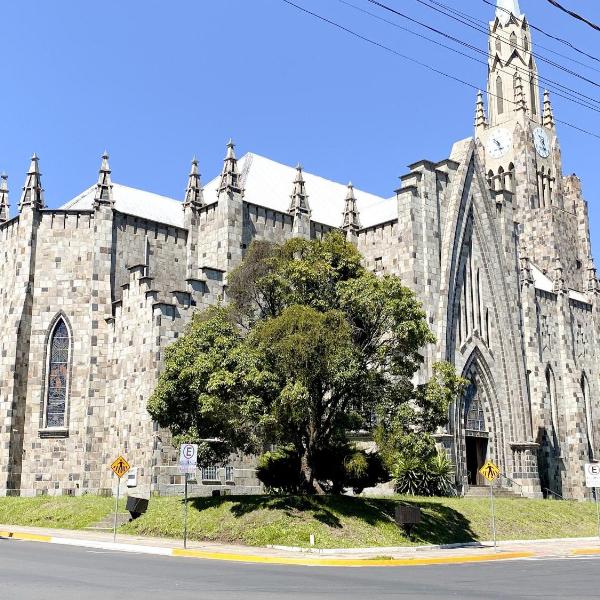 Rosa Edifício Sol Poente