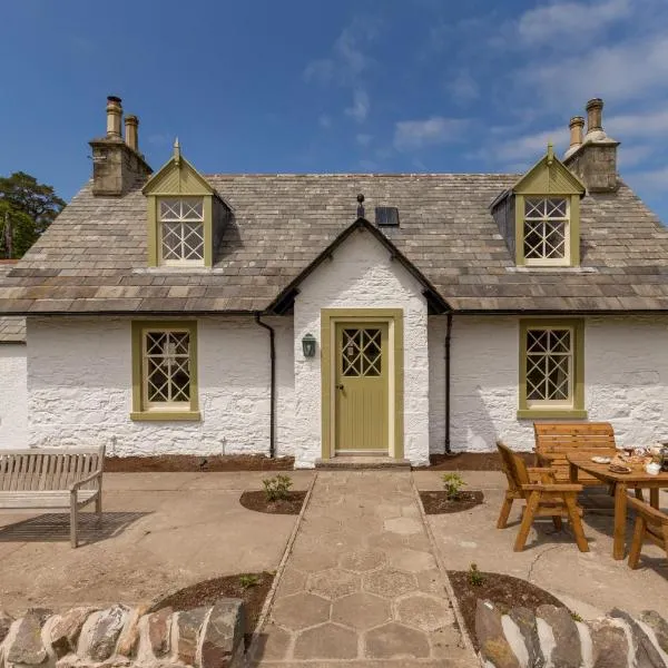 Home Farm Cottage, hotel in Stranraer