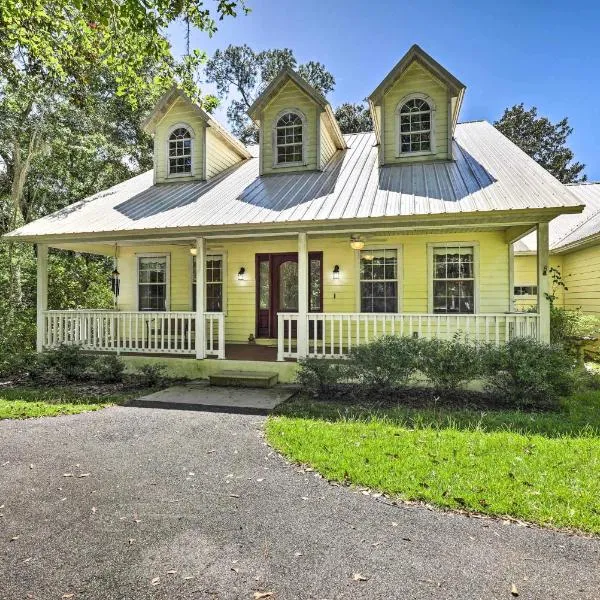 Charming Waldo Getaway Near Lake Santa Fe!, hotel i Waldo