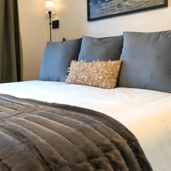 Historic Revival King Bed Midtown Memphis 68 Yes Pets Fast Wifi Free Parking, hotel in Memphis