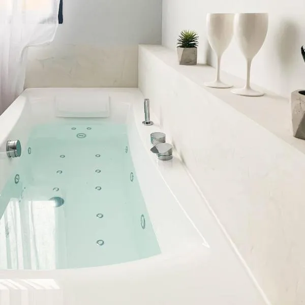 Jacuzzi Bay avec LITERIE GRAND LUXE proche du lac Annecy Avenue du Parmelan, hotel in Annecy