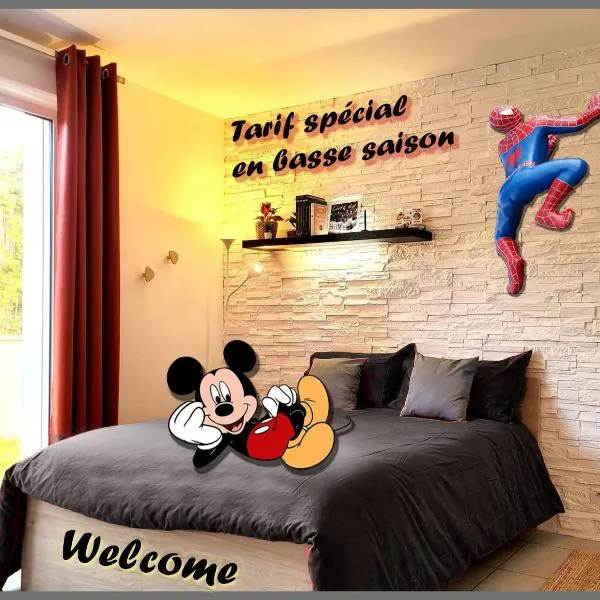 Salle de jeux enfant 10min de disney transport en commun 1 chambre 4 couchages et 2 dans le salon โรงแรมในฌองเตอลูป์อองบรี