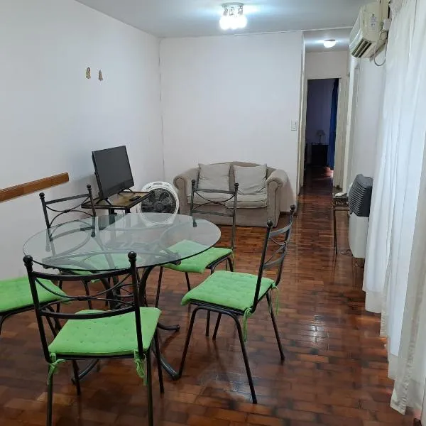 Departamento frente a Plaza España, hotel i Mendoza