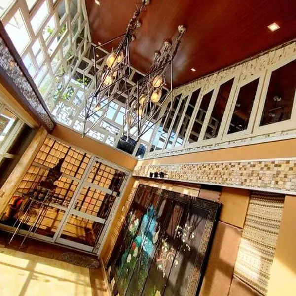 The Panorama Penthouse Daraga, hotel v destinaci Locsin