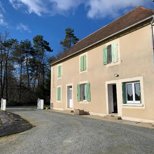 Gîte à la campagne 6-8 personnes, hotel in Chalais