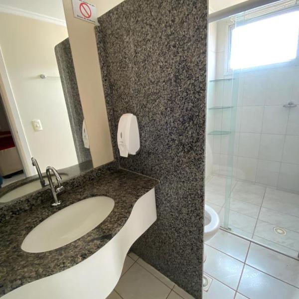 Flats próximo ao Shopping Singapura - pode descer com bebidas para o Park Aquático 612 - Foto 3