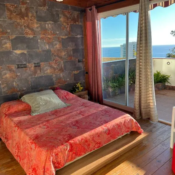Duplex de lujo en la playa , jacuzzy, piscina, chimenea y padel, hotel v destinácii Benalmádena